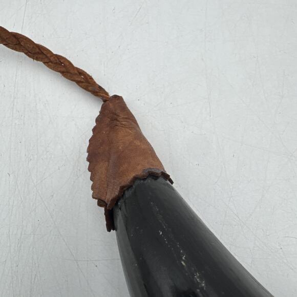 Vintage Black Powder Horn Gunpowder Muzzleloader Flask High Polish w/ Strap Stop - Picture 7 of 10